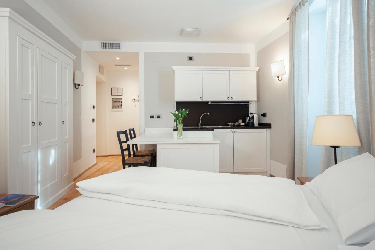 La Canonica Suite Apartments New Location Тренто Екстериор снимка